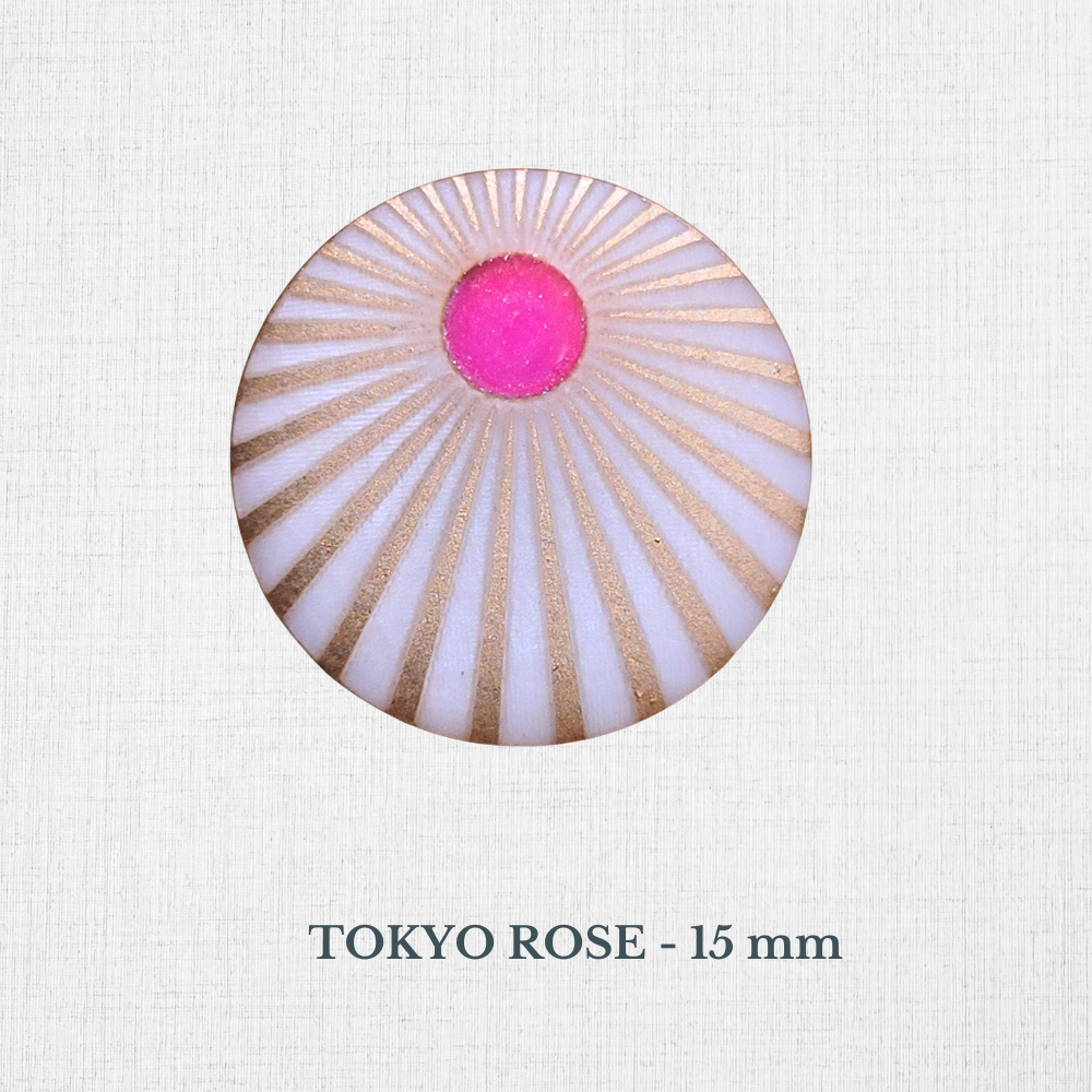 Yellow, red and pink mother-of-pearl buttons in 10 to 15 mm