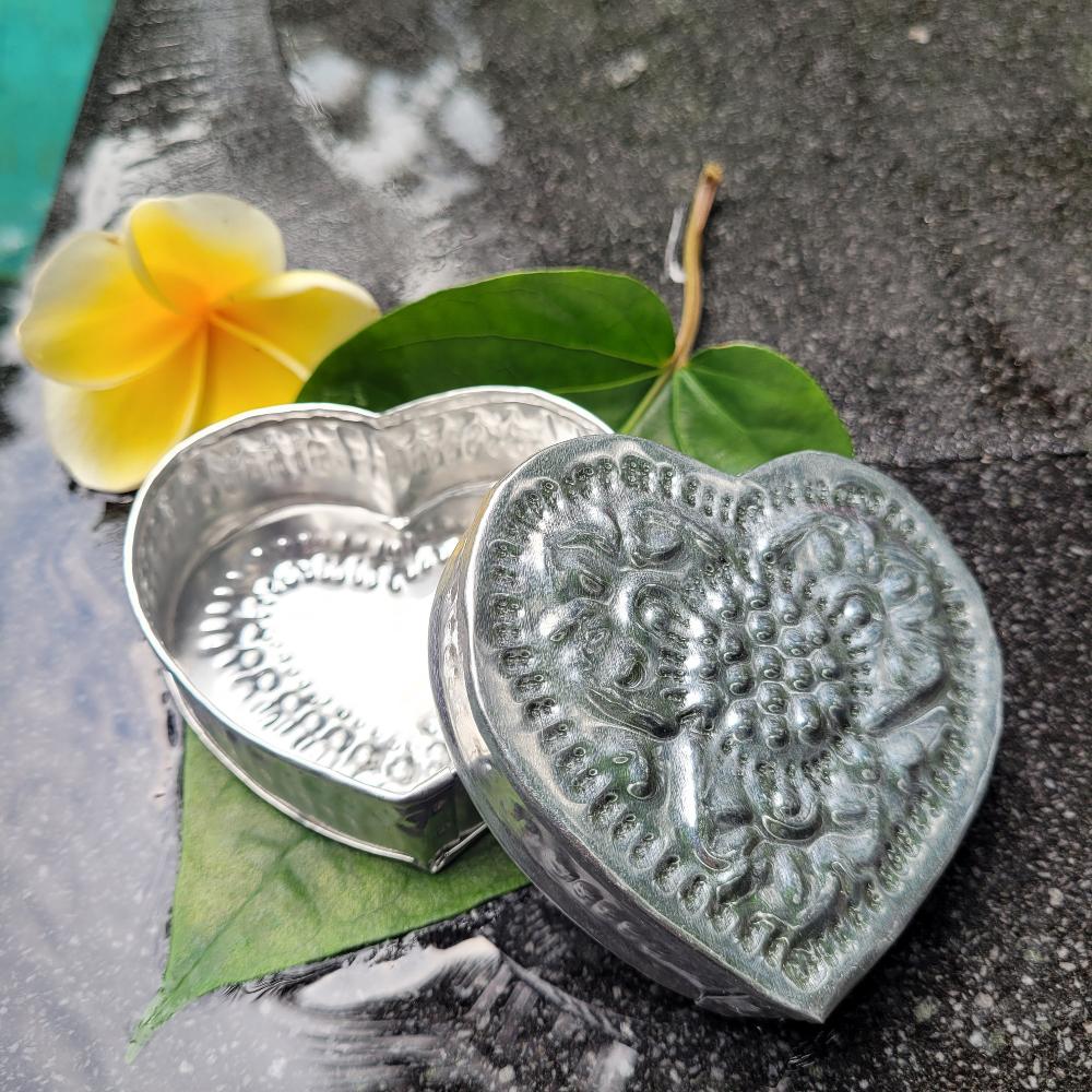 aluminum heart box - Bali