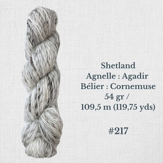 Hand-spun wool by Le Mouton Polaire