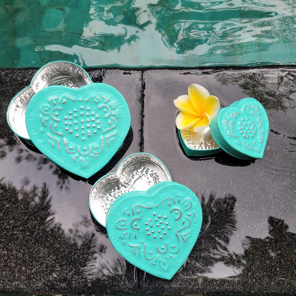 colored aluminum heart box - Bali