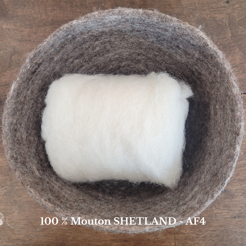 Carded wool for spinning by Le Mouton Polaire