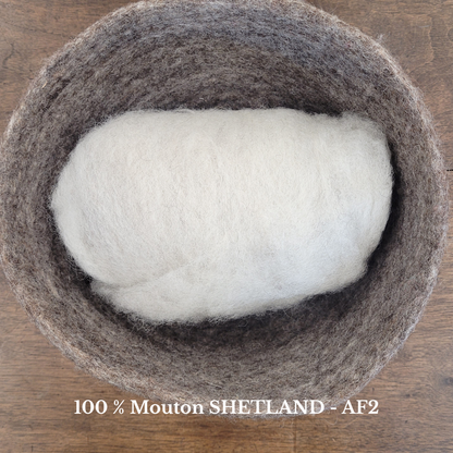 Carded wool for spinning by Le Mouton Polaire