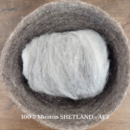 Carded wool for spinning by Le Mouton Polaire