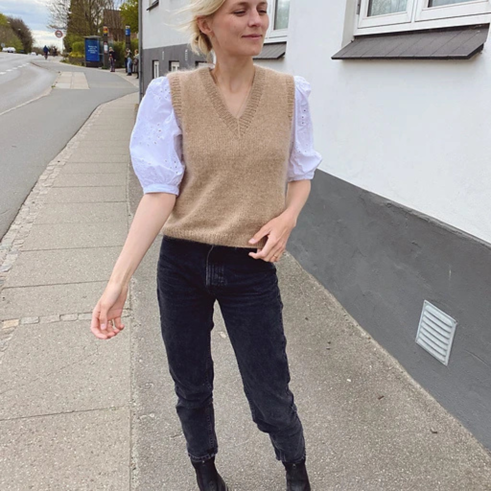 I'm knitting the Moby sweater from PetiteKnit - Online Knitting Sundays class (September 2025)