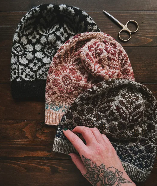 Kit pour le bonnet "Alpine Bloom Hat" de Caitlin Hunter