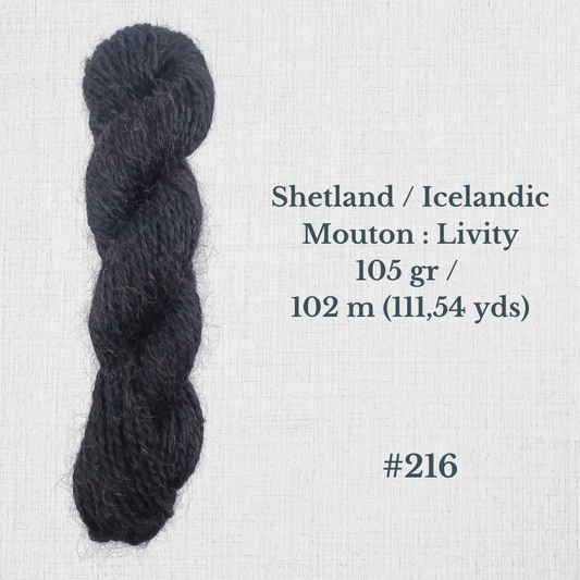 Hand-spun wool by Le Mouton Polaire