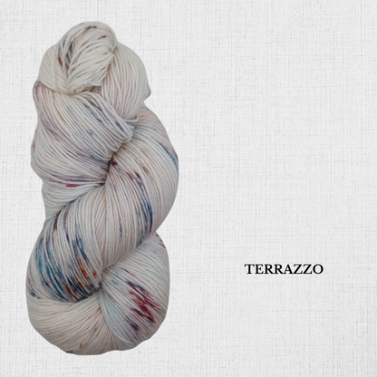 Cabin Socks  par Fleece Artist - Laine fingering teinte à la main