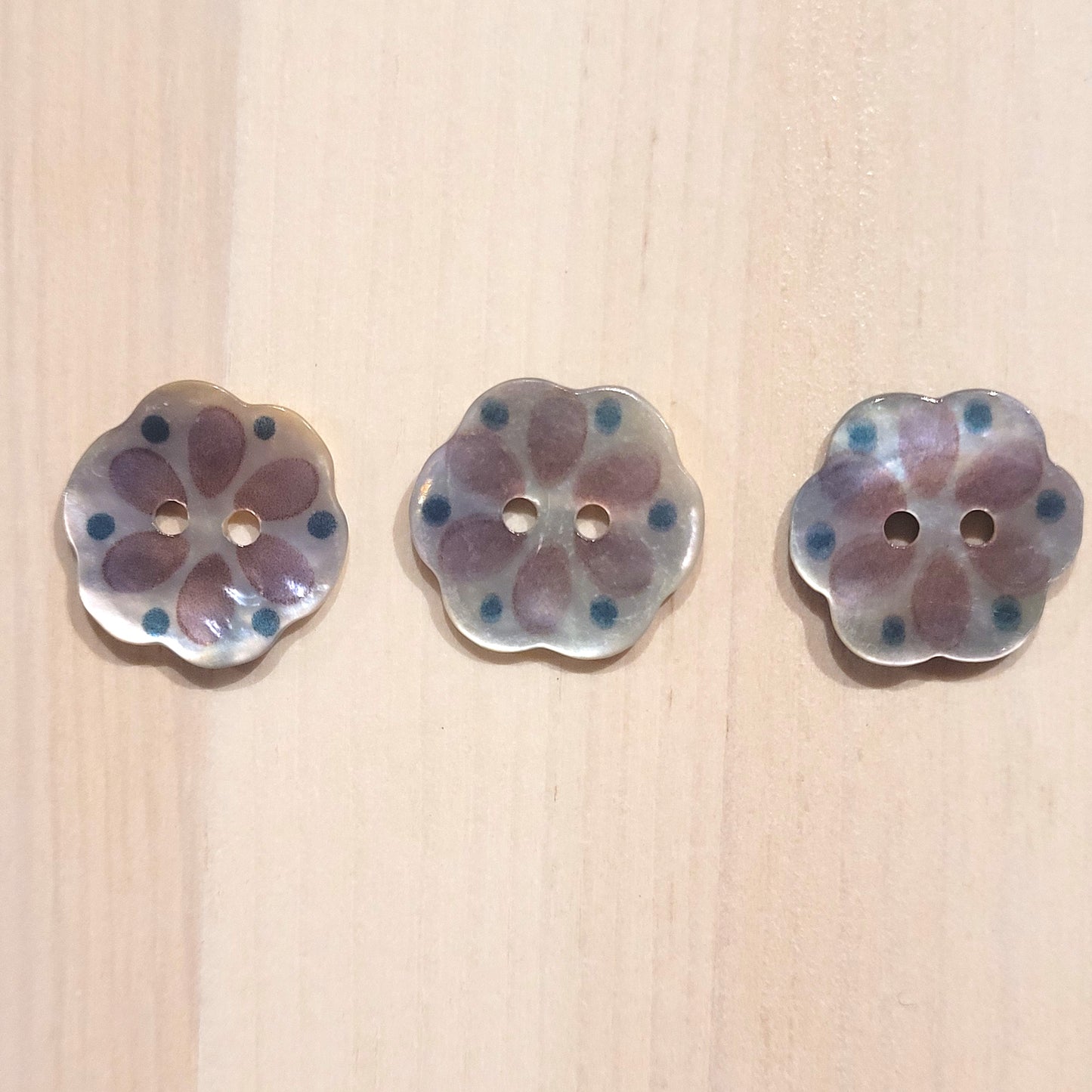 Precious Mother-of-Pearl Buttons - Flowers 