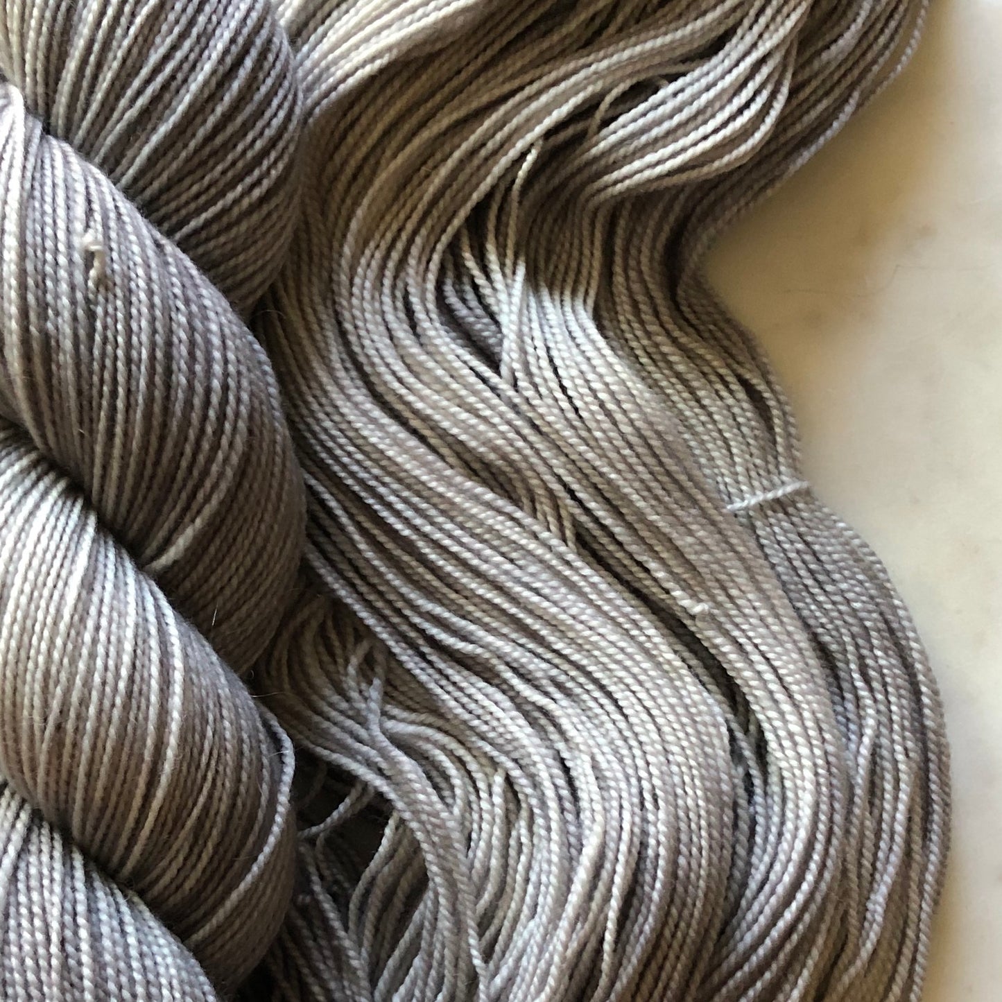 Clémence, Alpaca Suri/Silk, Lace, Hand-dyed, skein of 50 g/300 m - Émilie & Philomène